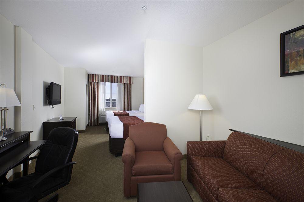 Comfort Suites Tampa Airport North Exterior foto