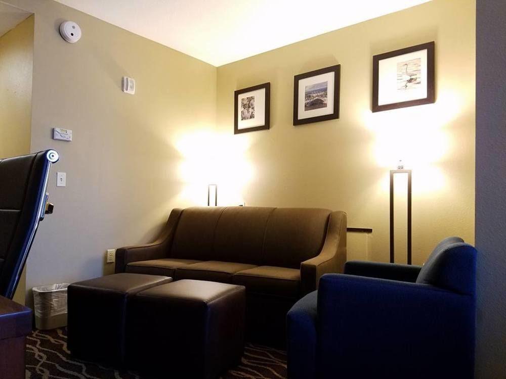 Comfort Suites Tampa Airport North Exterior foto