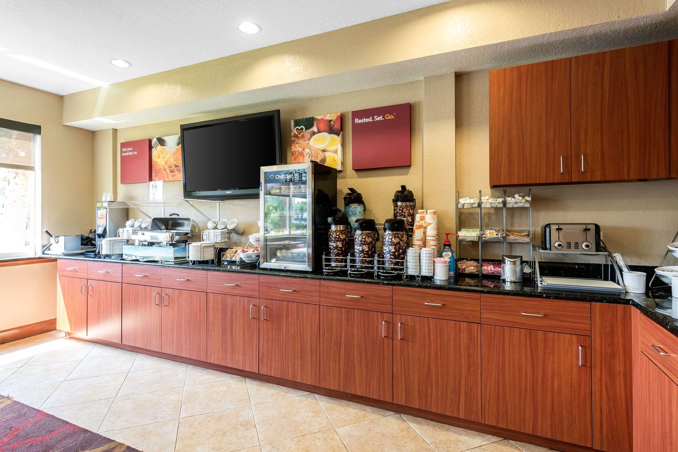 Comfort Suites Tampa Airport North Exterior foto