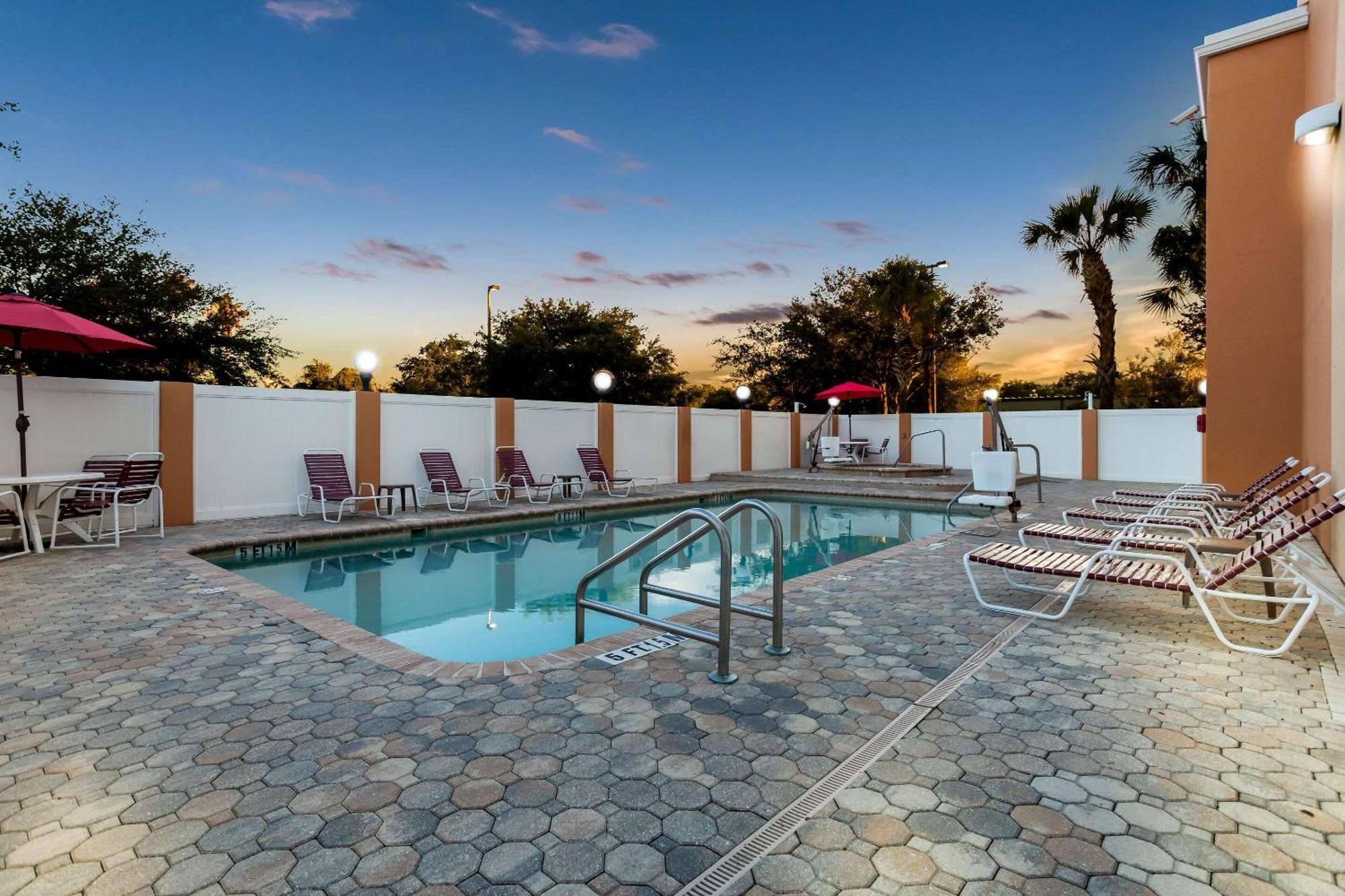 Comfort Suites Tampa Airport North Exterior foto