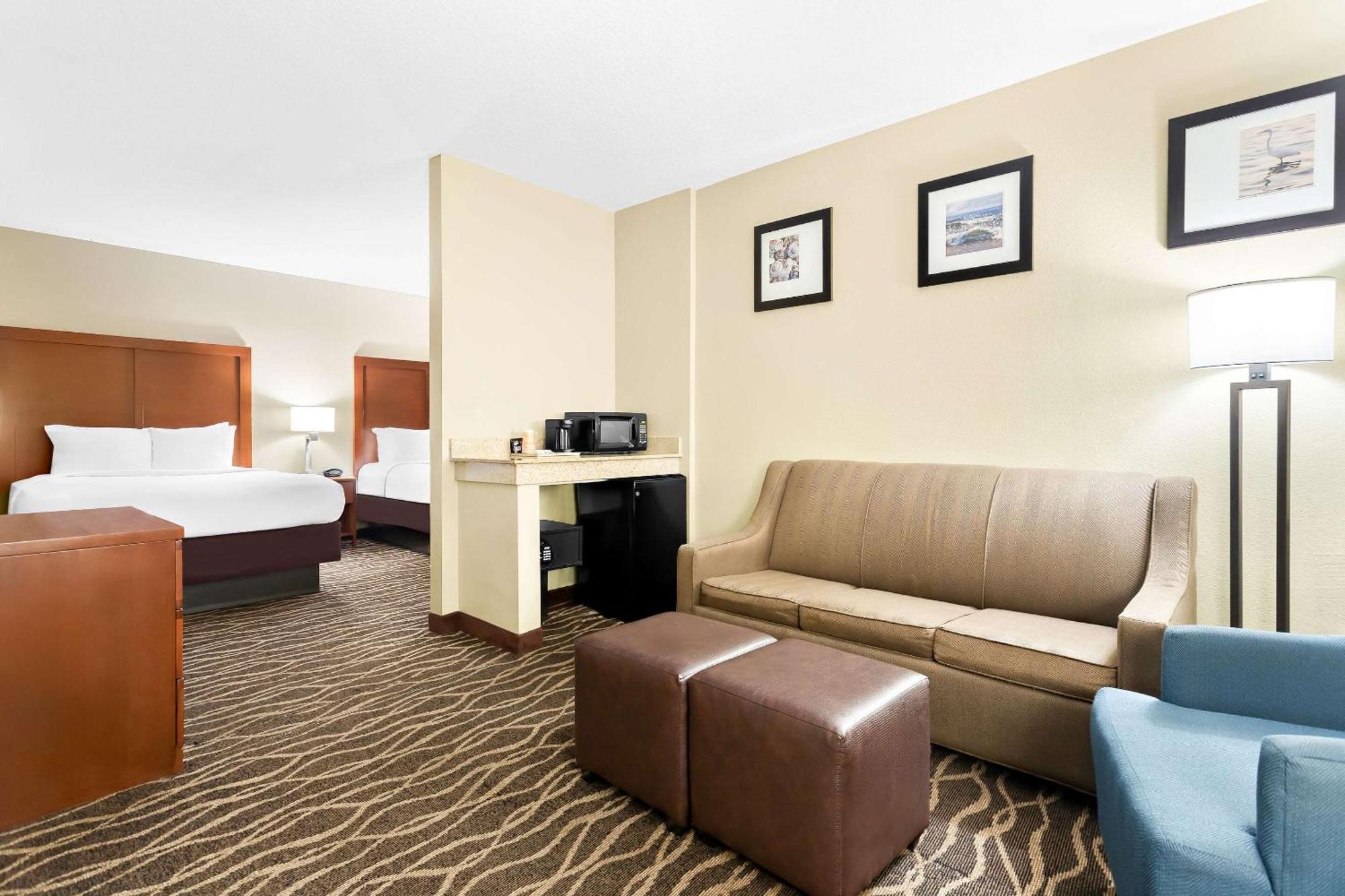 Comfort Suites Tampa Airport North Exterior foto