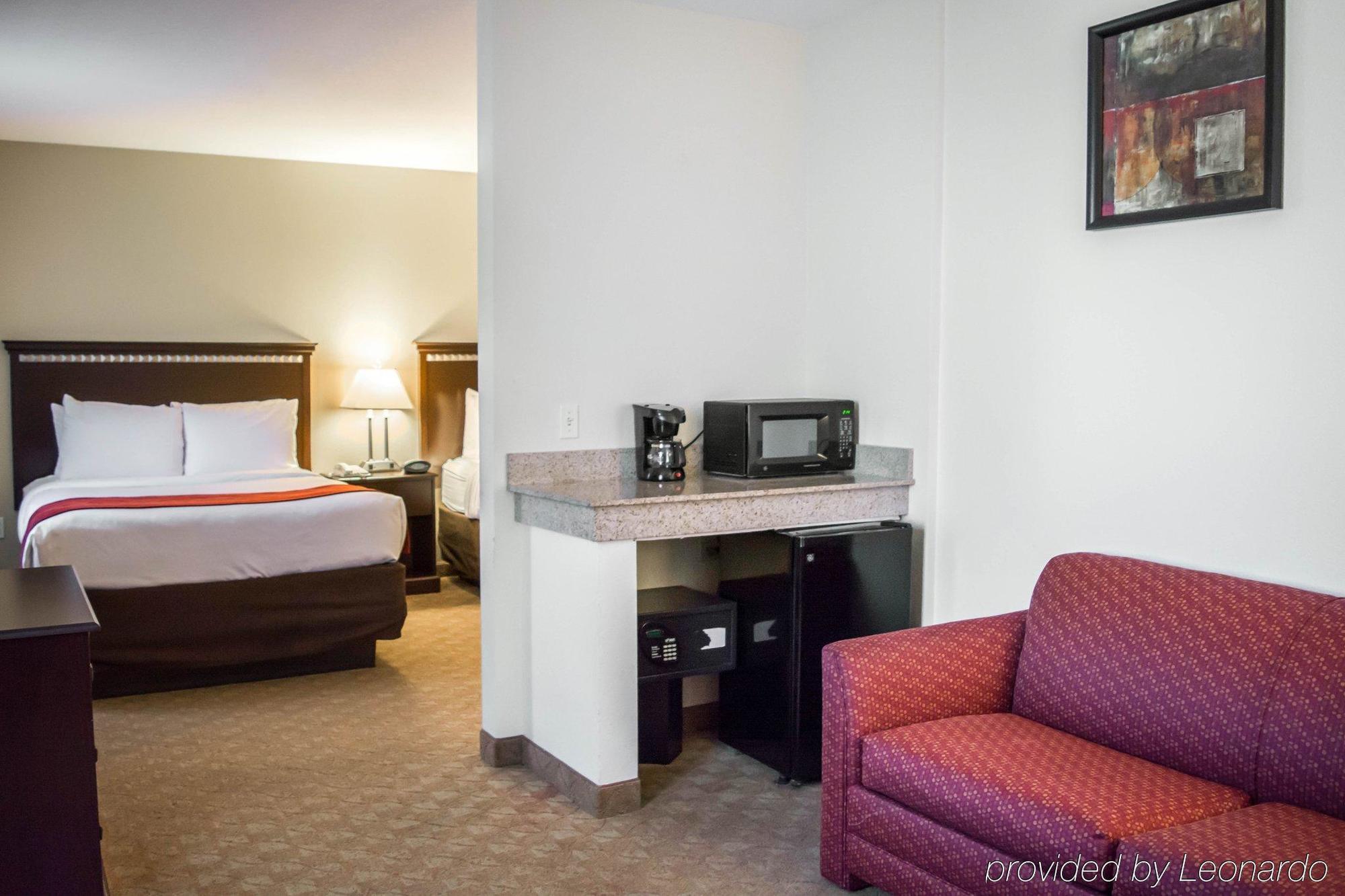 Comfort Suites Tampa Airport North Exterior foto