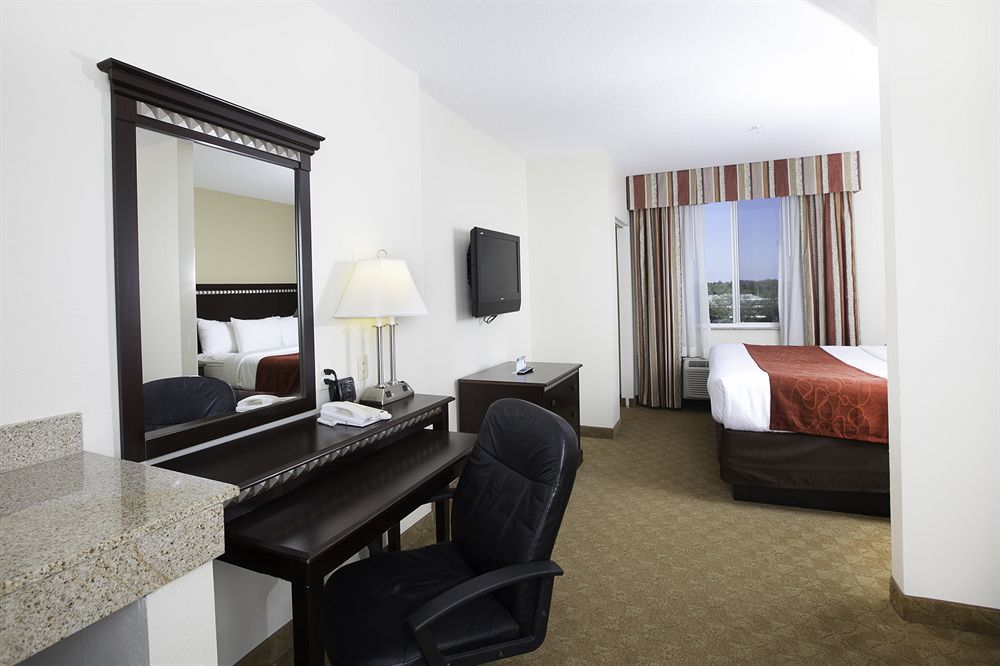 Comfort Suites Tampa Airport North Exterior foto